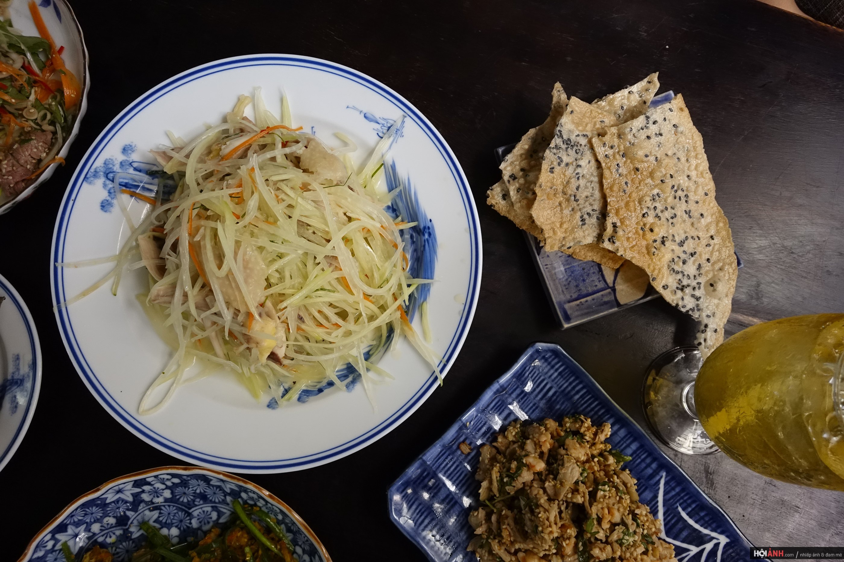 Chụp đồ ăn trong nhà